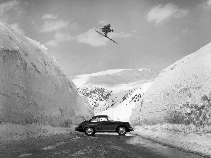   Flying Porsche by Hans Truöl