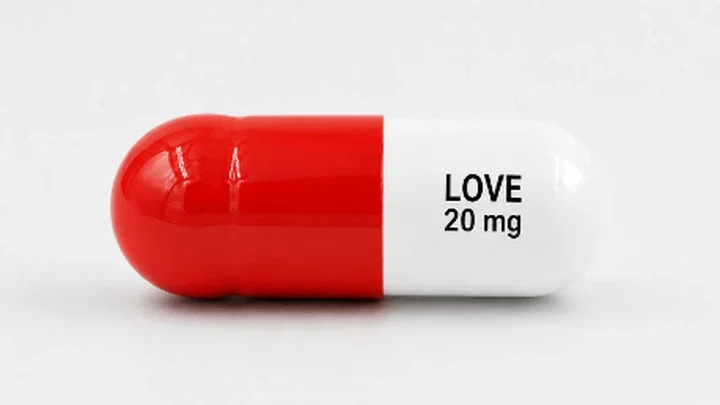   Ceramic Love Pill - Red von Tal Nehoray